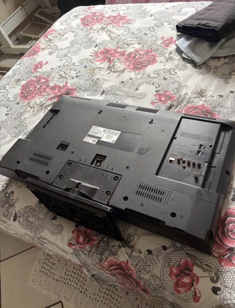 VENDO TV SMART 32 polegadas COM DEFEITO NO DISPLAY - Foto 2