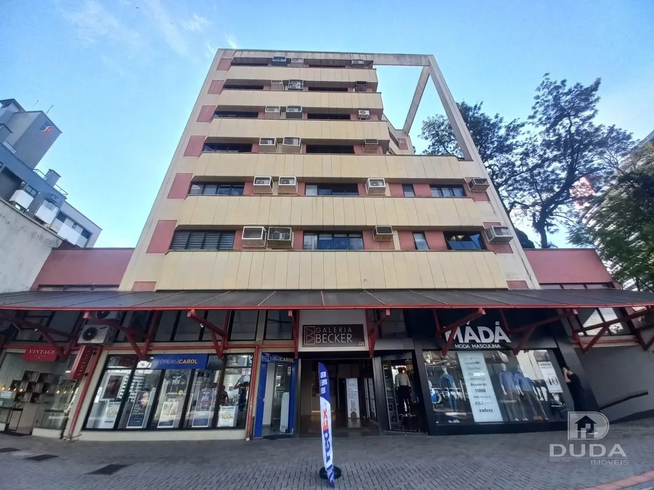 Sala comercial à venda na galeria Becker!!
