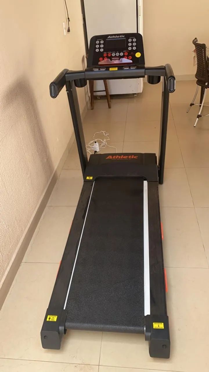Esteira Athletic Advanced 16 km/h - Dobrável - Uso muito pouco - Foto 3