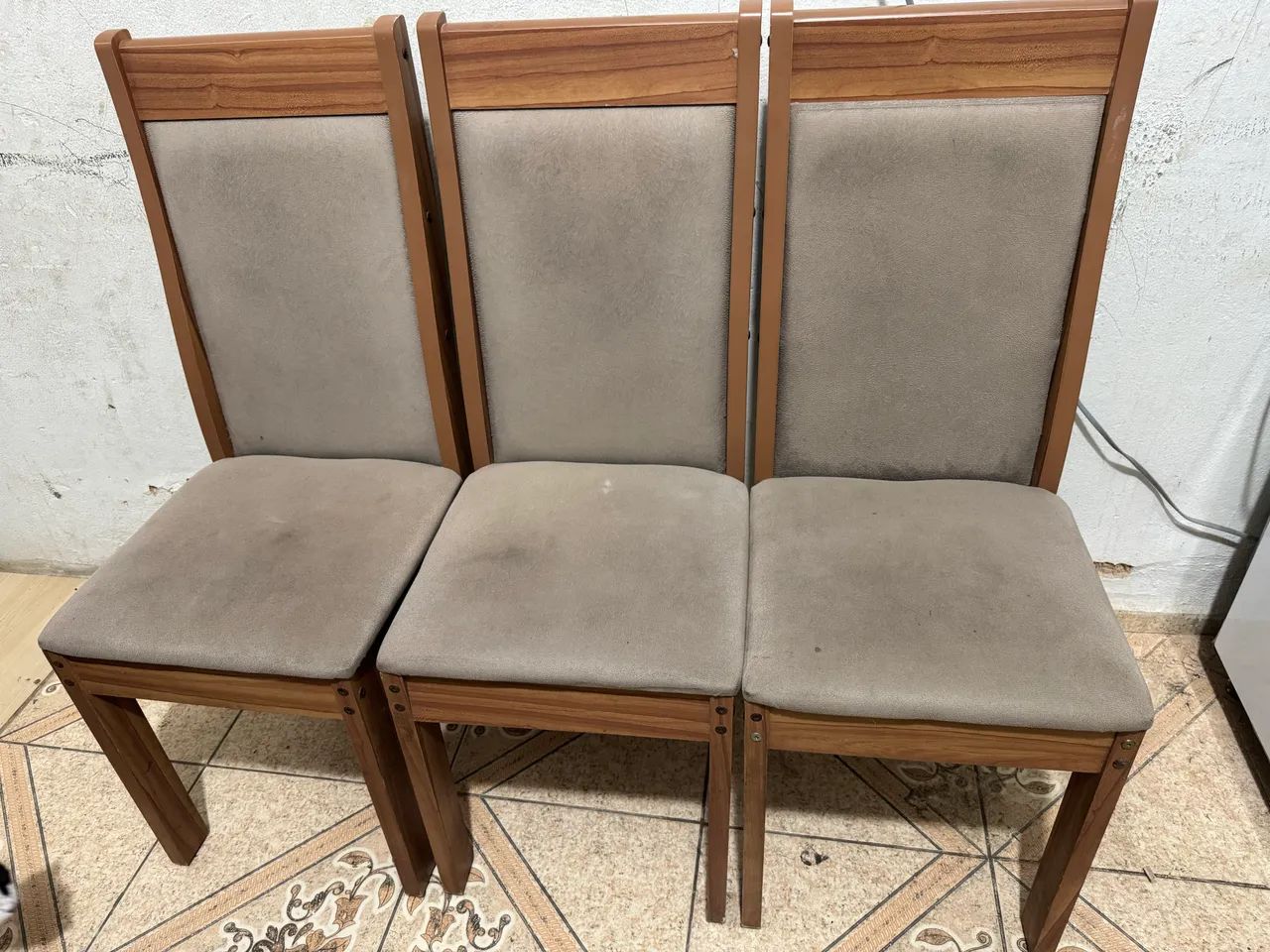Cadeiras usadas de mdf $150 as 3 já é o menor preço  - Foto 5