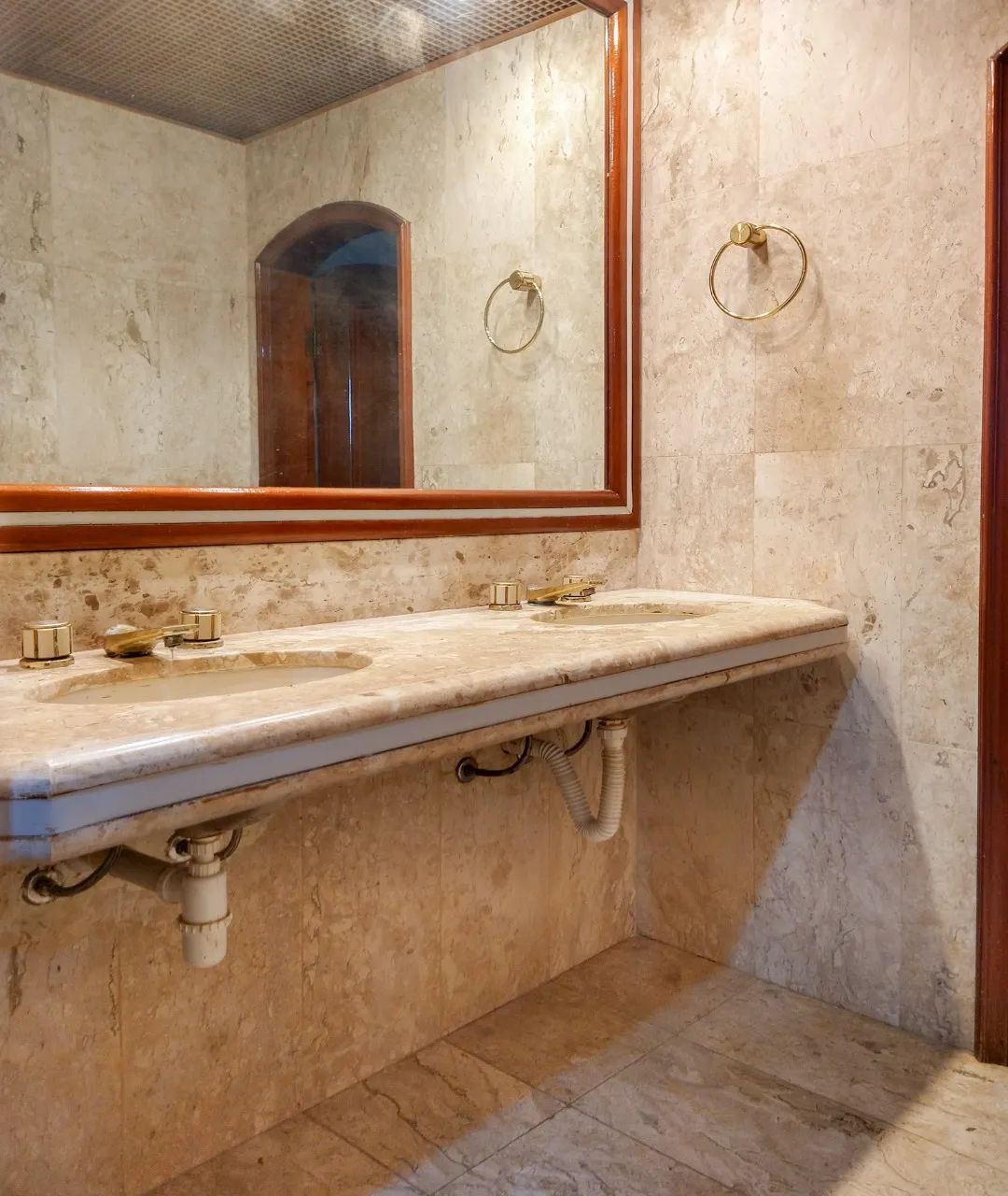 Ed. Cristo Rei - Apartamento à Venda| 4 Suítes | 2 Vagas de Garagem| med. 317,00m² | Crema - Foto 9