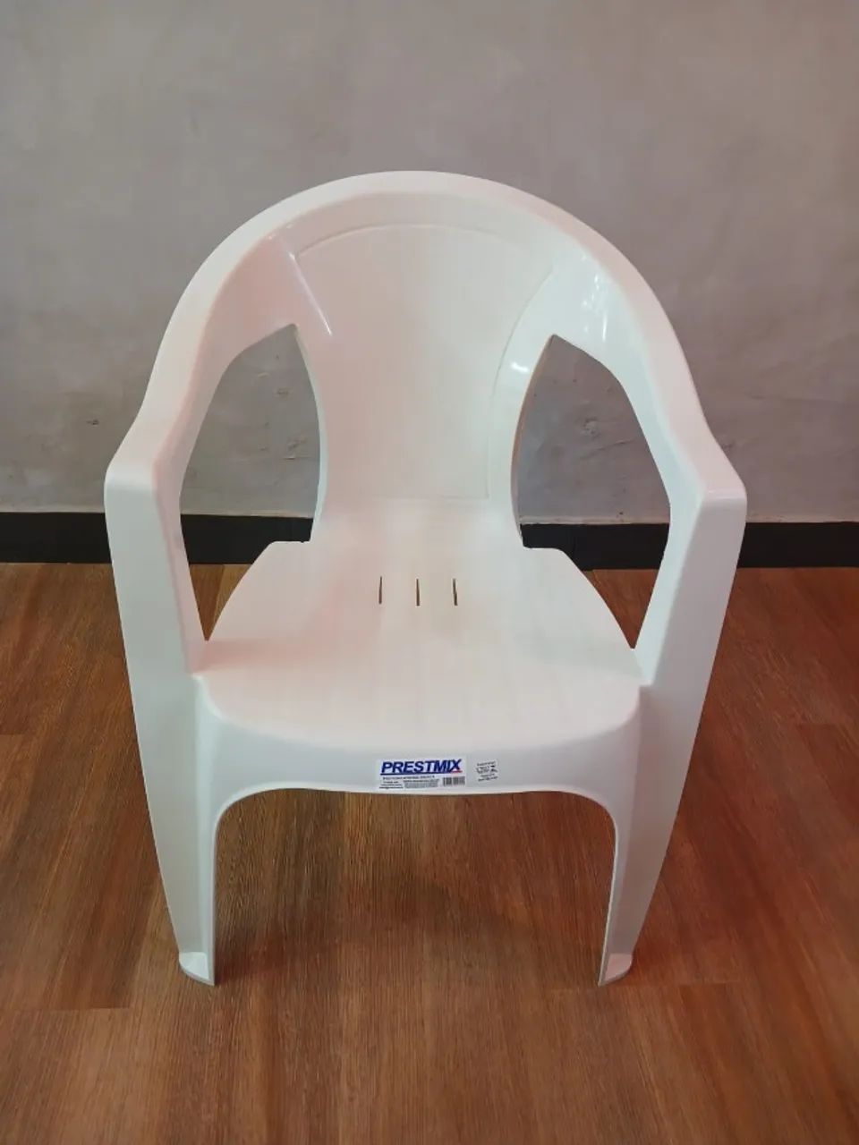 Jogo de Mesa e Poltronas de Plástico - Foto 3