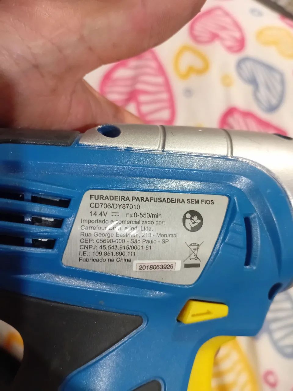 Furadeira portátil falta a bateria mais funciona 64962676536322123