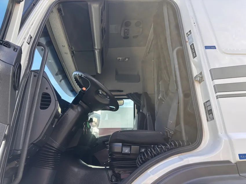 Mercedes-Benz Axor 2544 / 6x2 Ano 2021/2021- Caminhão Usado Seminovo - Foto 11
