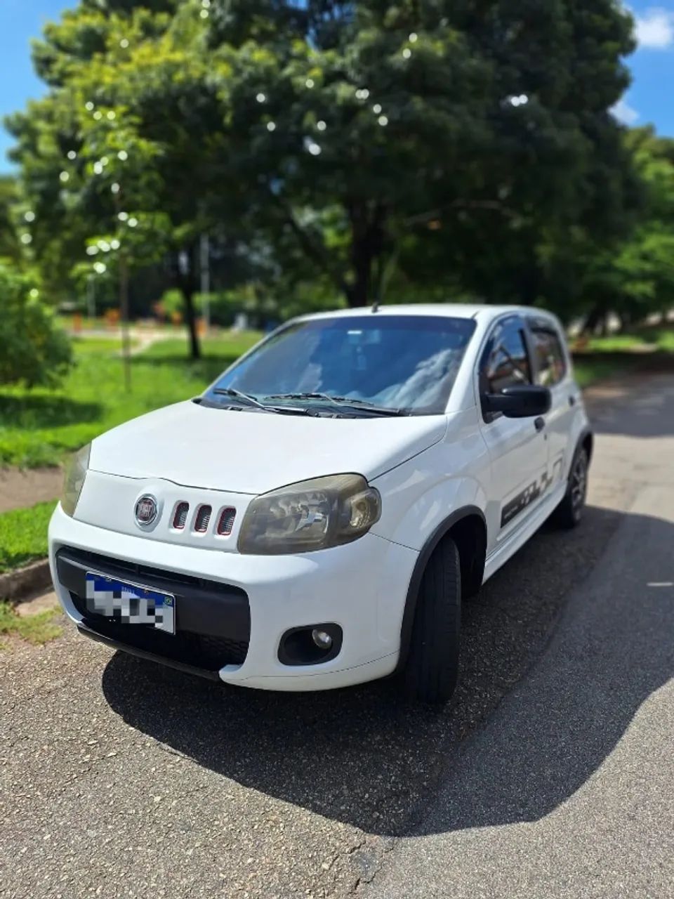 Fiat Uno Sporting 1.4 EVO Fire Flex 8V 4P 2012