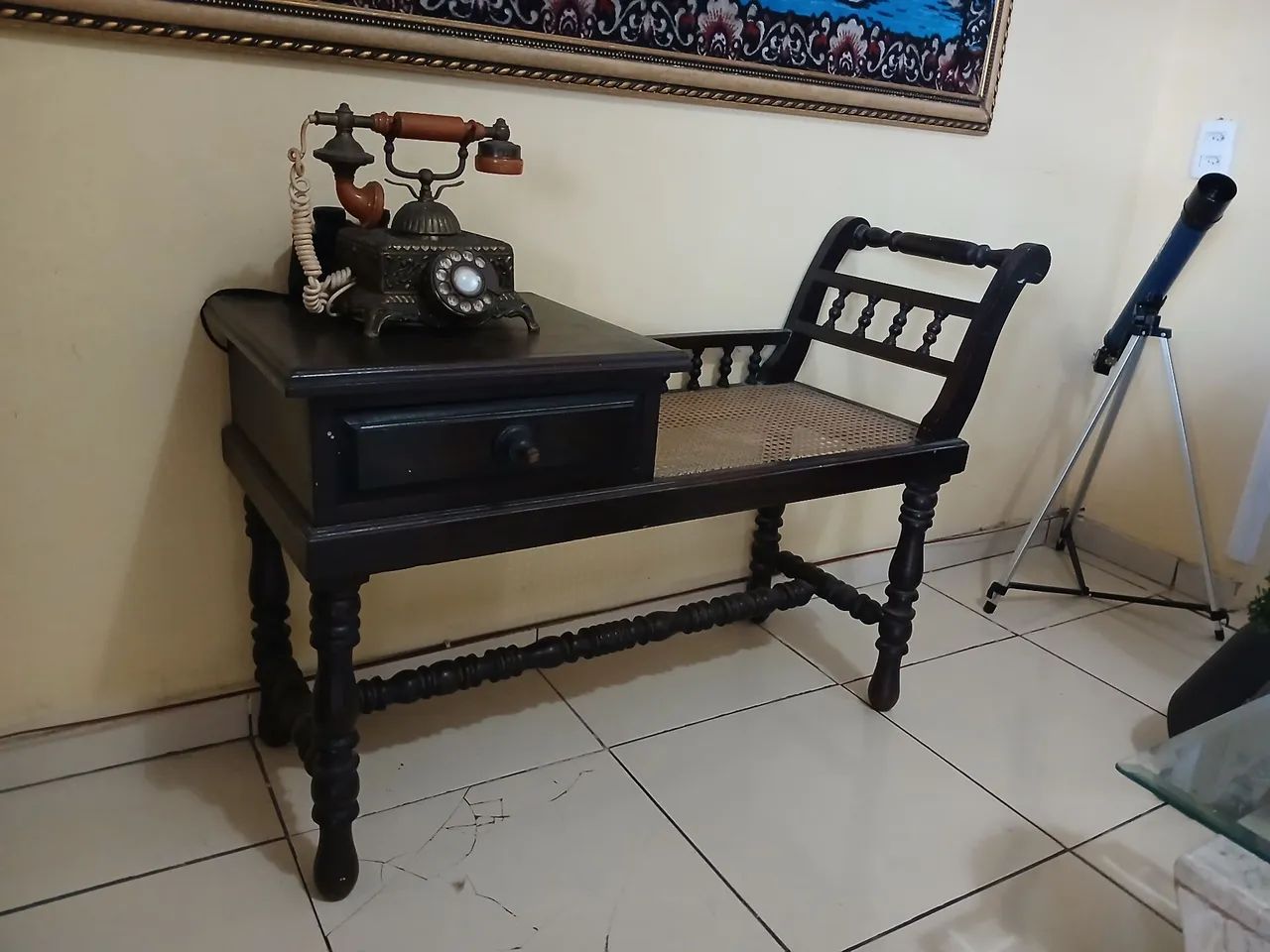 Mesinha de Telefone Antiga