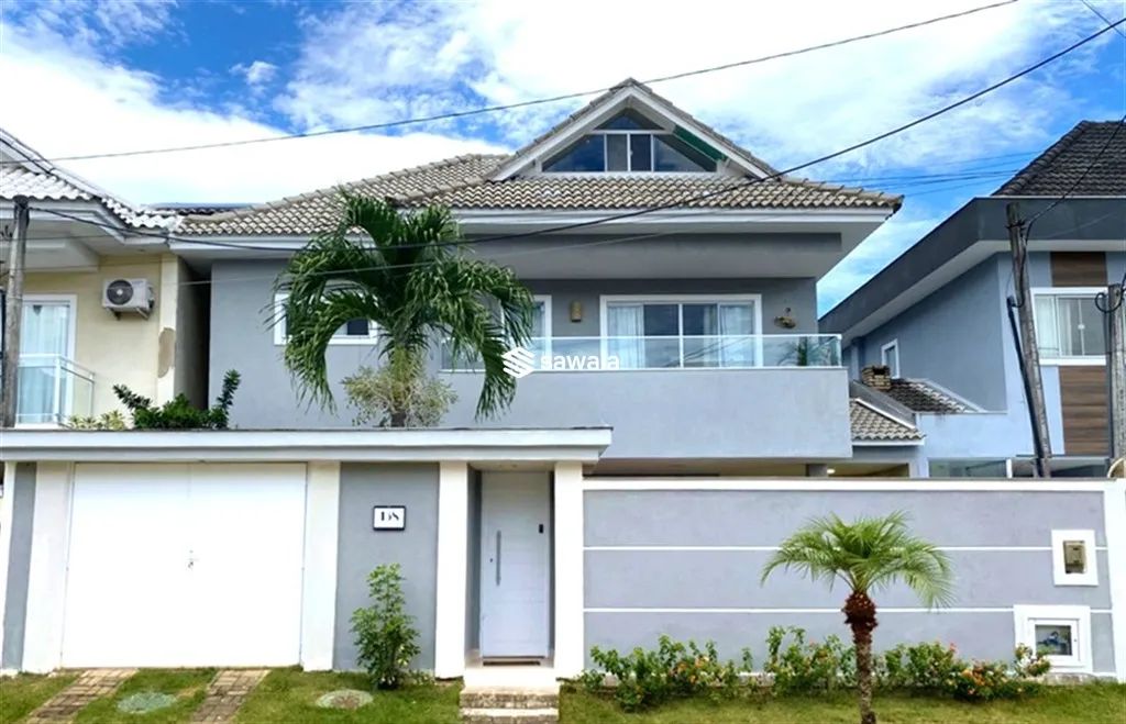 Excelente casa em condomínio, com 04 suítes.