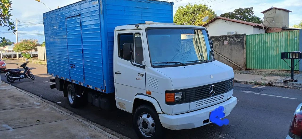 Caminhao mb 710 plus bau - Foto 2