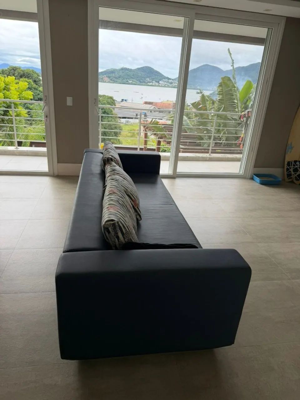 Sofá Premium 2,66m - Design Contemporâneo | Estrutura em Madeira | Tecido Aquablock - Foto 4
