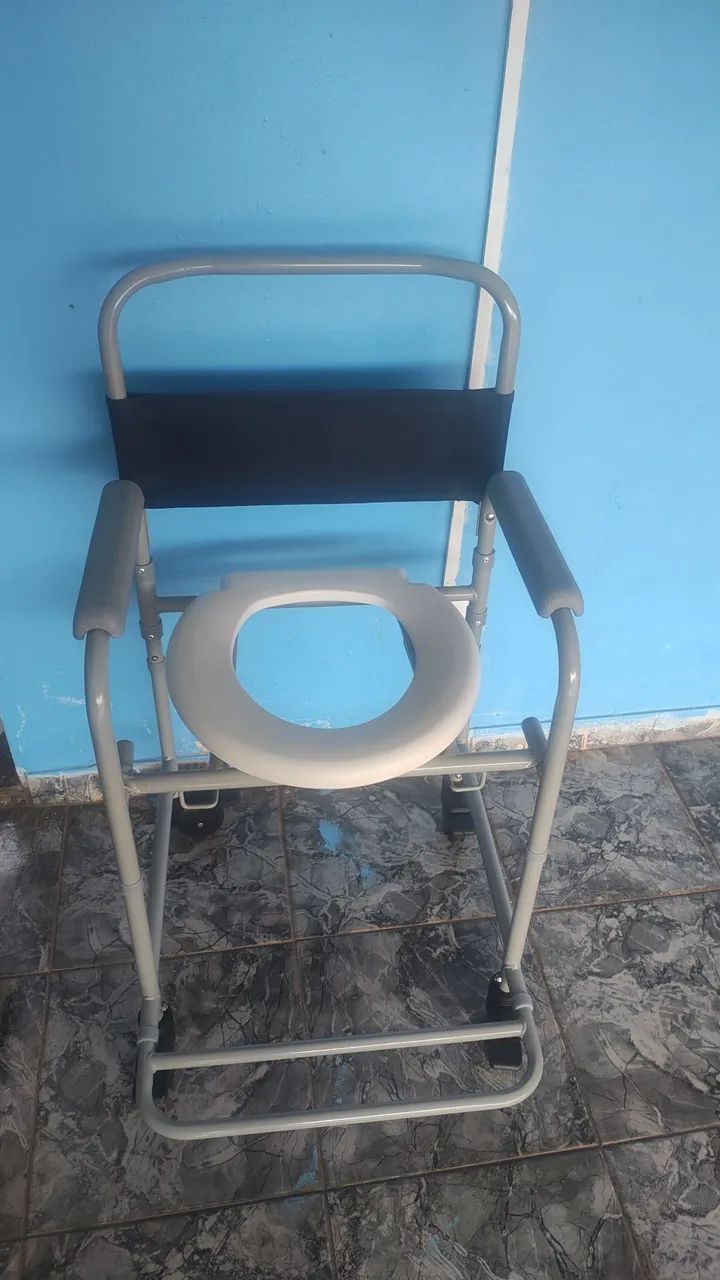 Cadeiras de rodas semi nova  - Foto 2