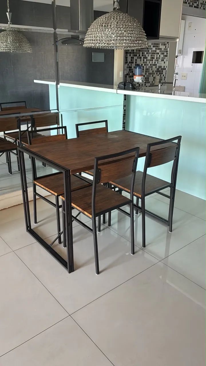 Mesa 4 lugares madeira seminova - Foto 3