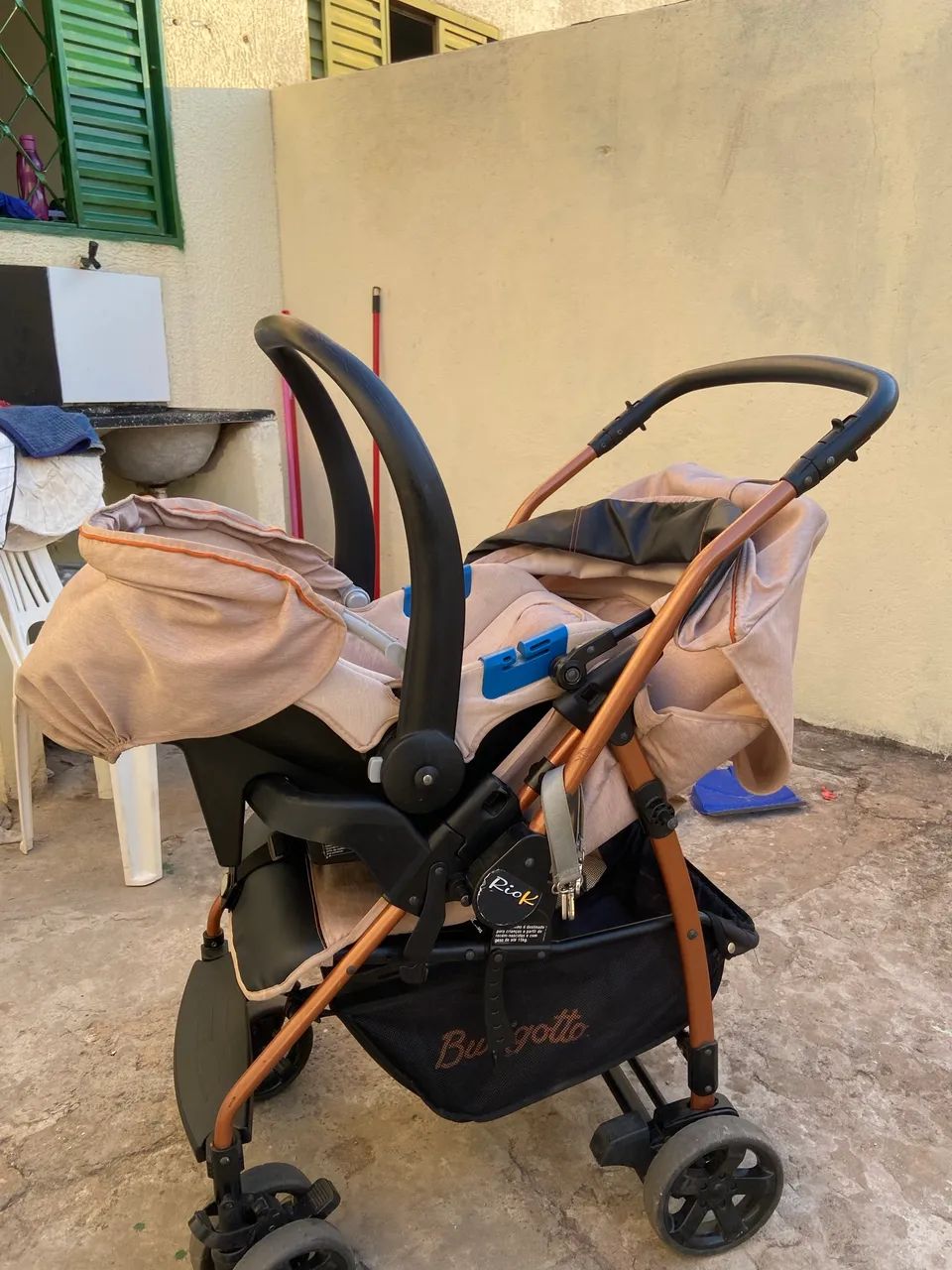 Carrinho de bebê mais bebê conforto 