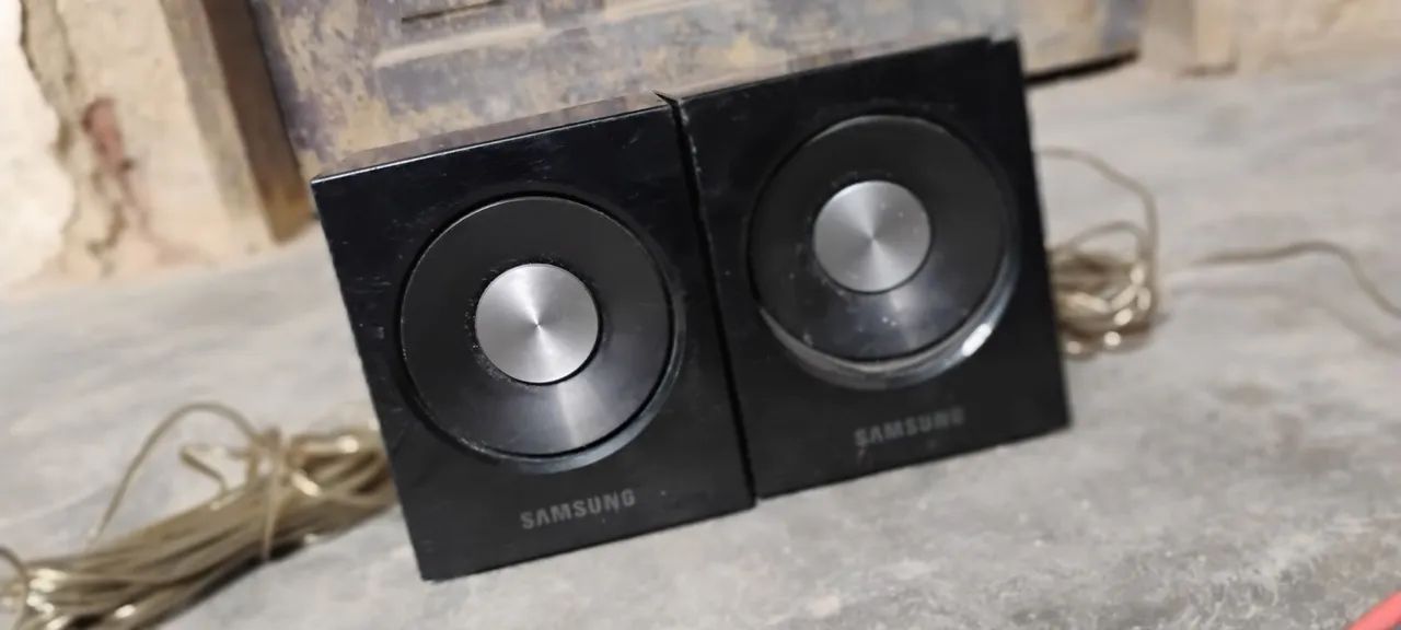 Caixa Speaker Home Samsung PS / HT com cabo usado - Foto 2