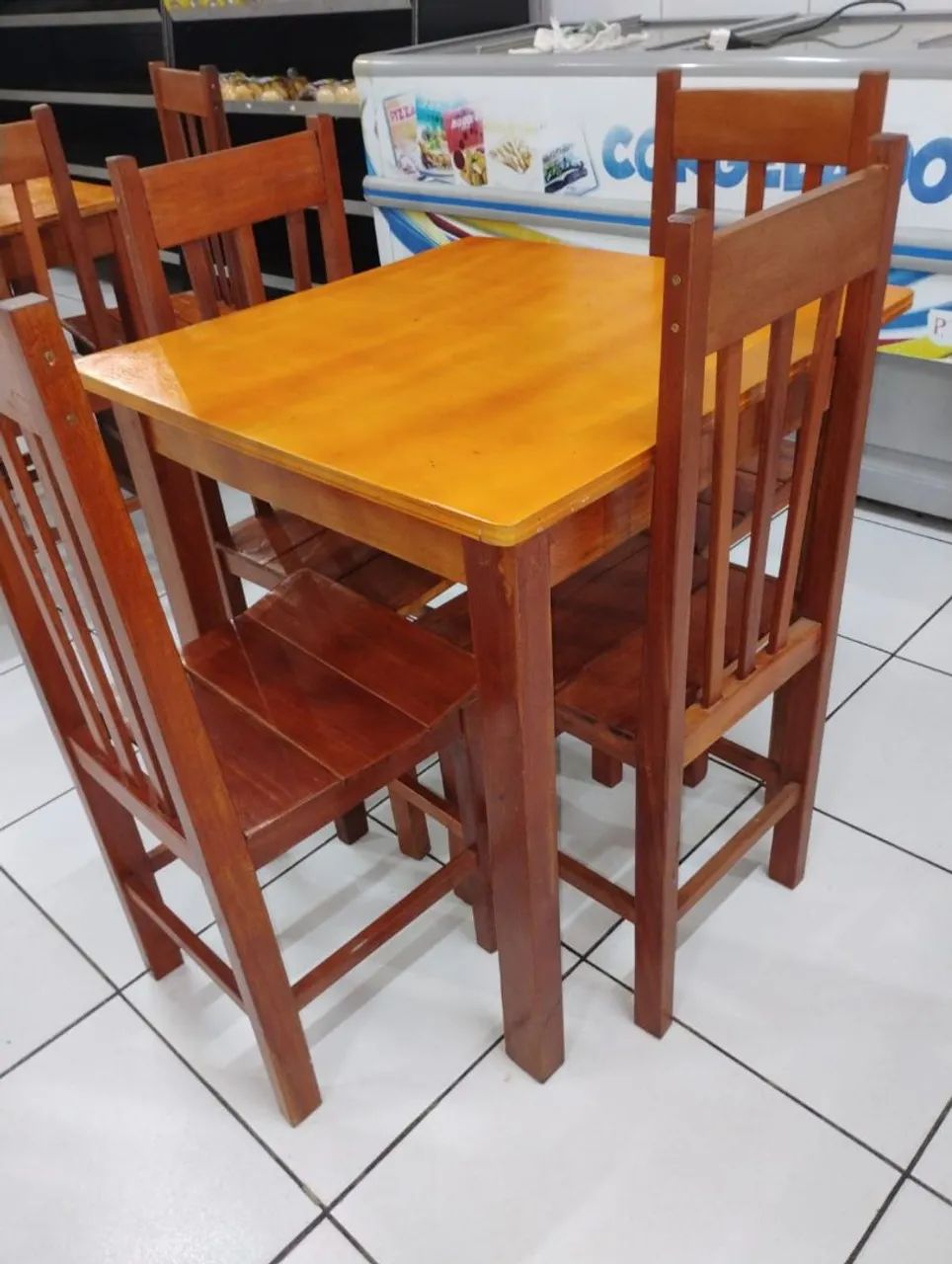 Conjunto de Mesas e Cadeiras de madeira  - Foto 2