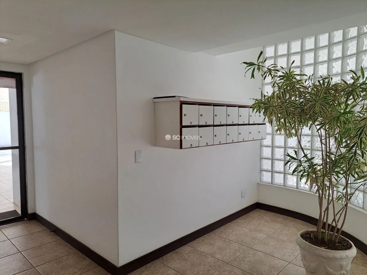 Apartamento ensolarado 2 dormitórios em área nobre - Foto 4