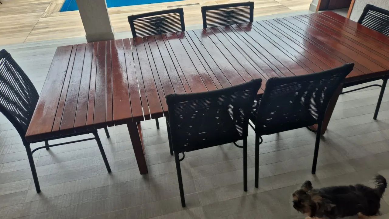 Conjunto de mesa e cadeiras em jotobá