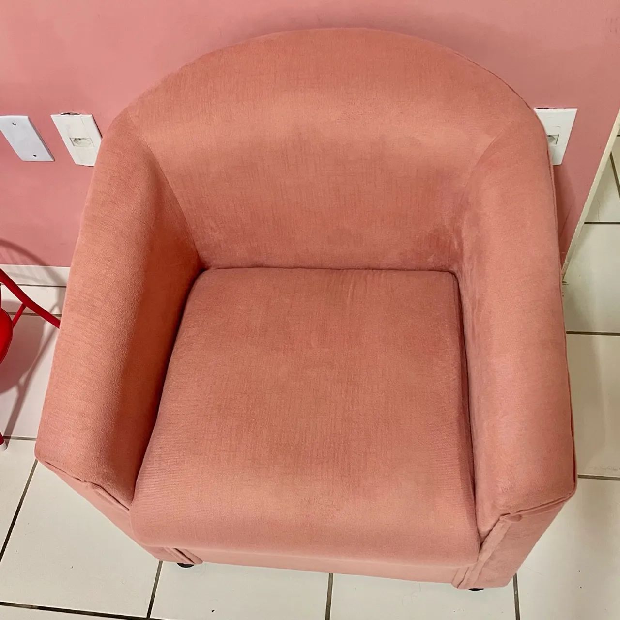 Vendo 1 poltrona rosa, e 2 poltronas beges/marrons (VALORES INDIVIDUAIS) - Foto 2