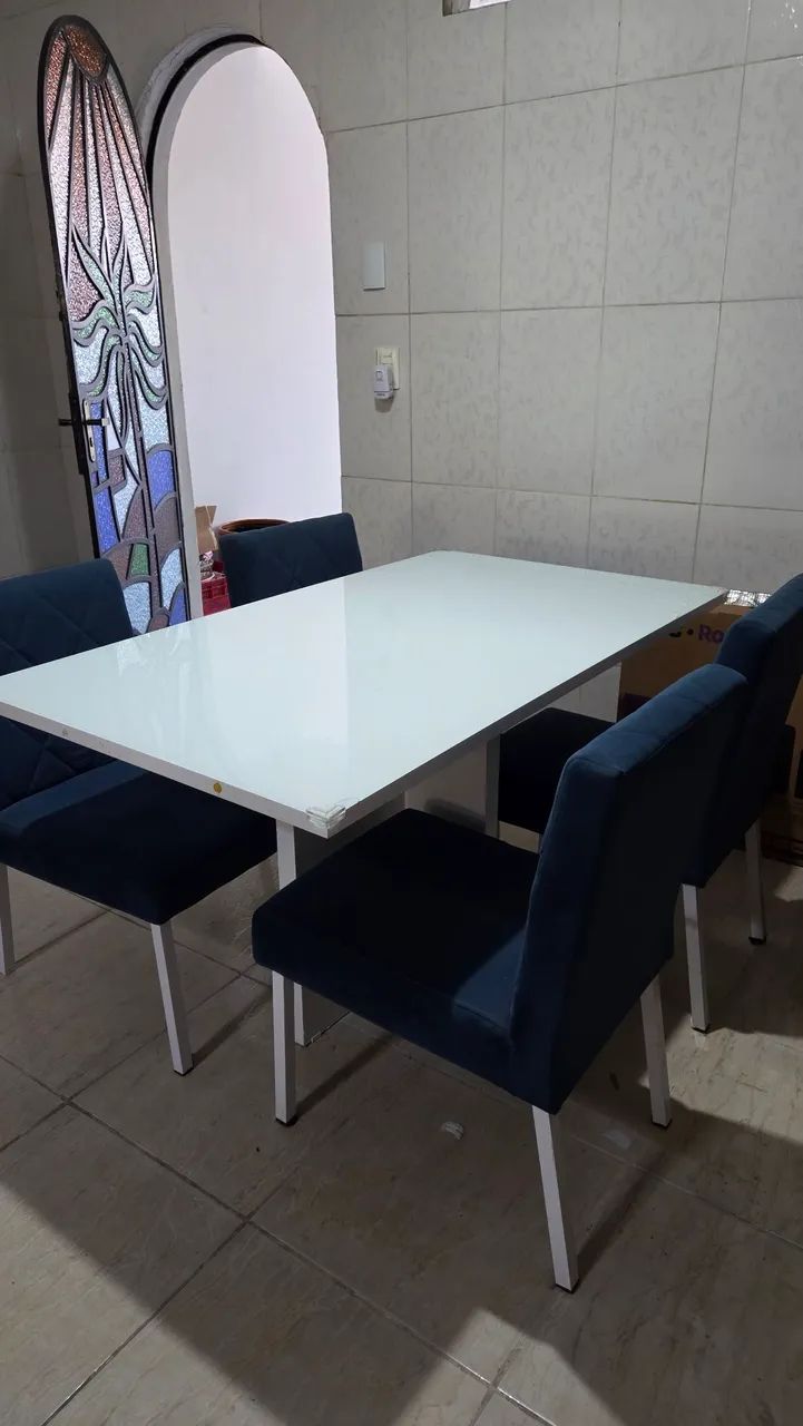Mesa com 4 cadeiras