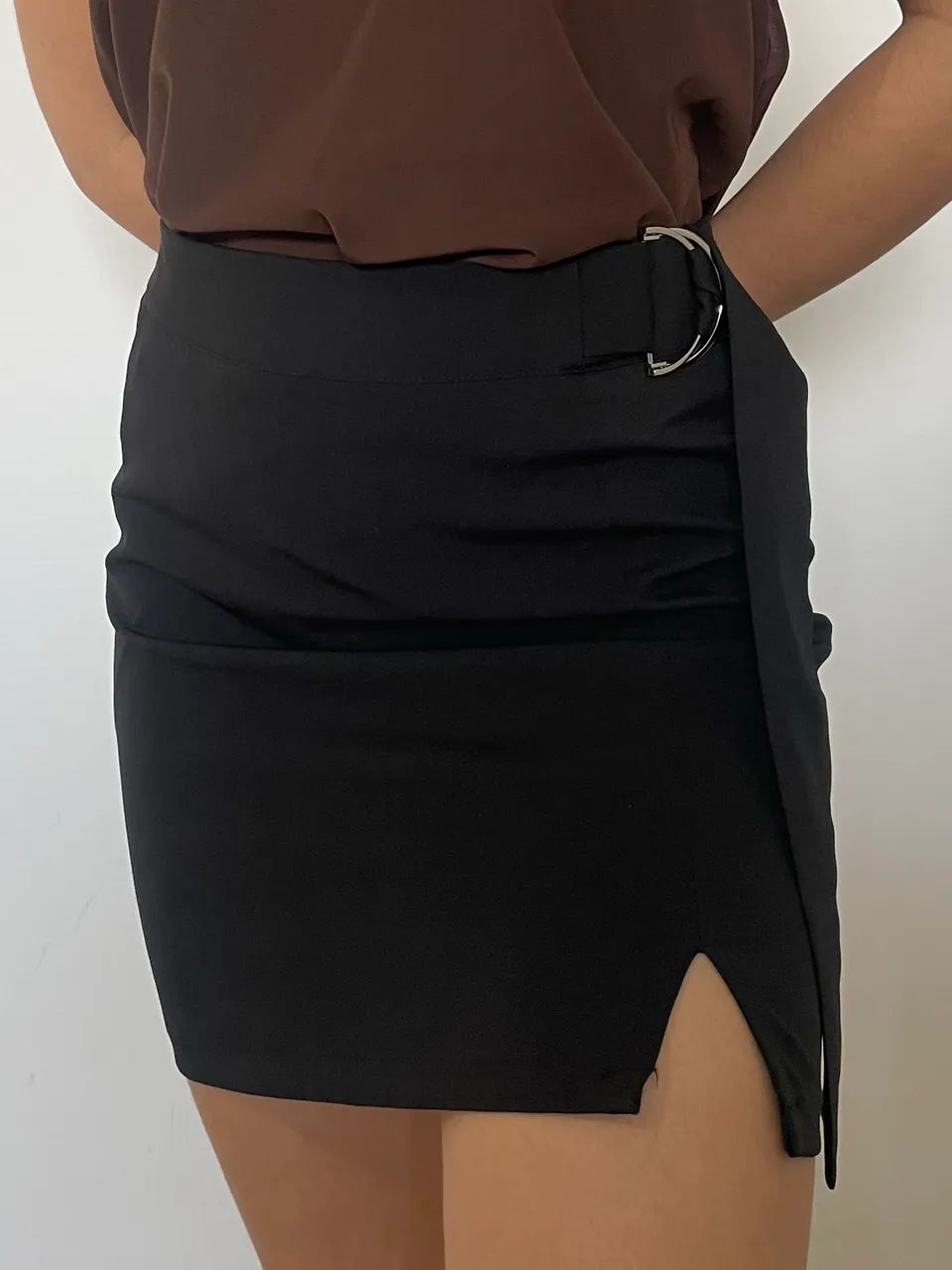 Saia Preta Curta Fenda P - Foto 3