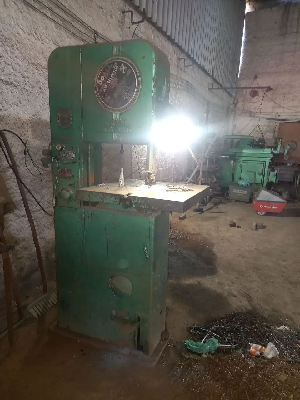 Máquina de serrar aço,com soldador da Serra acoplada - Foto 3