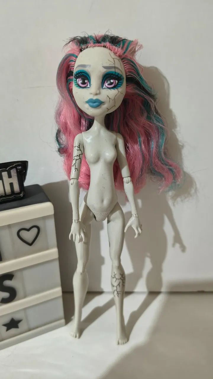 Monster High Rochelle zombie shake SUCATA 