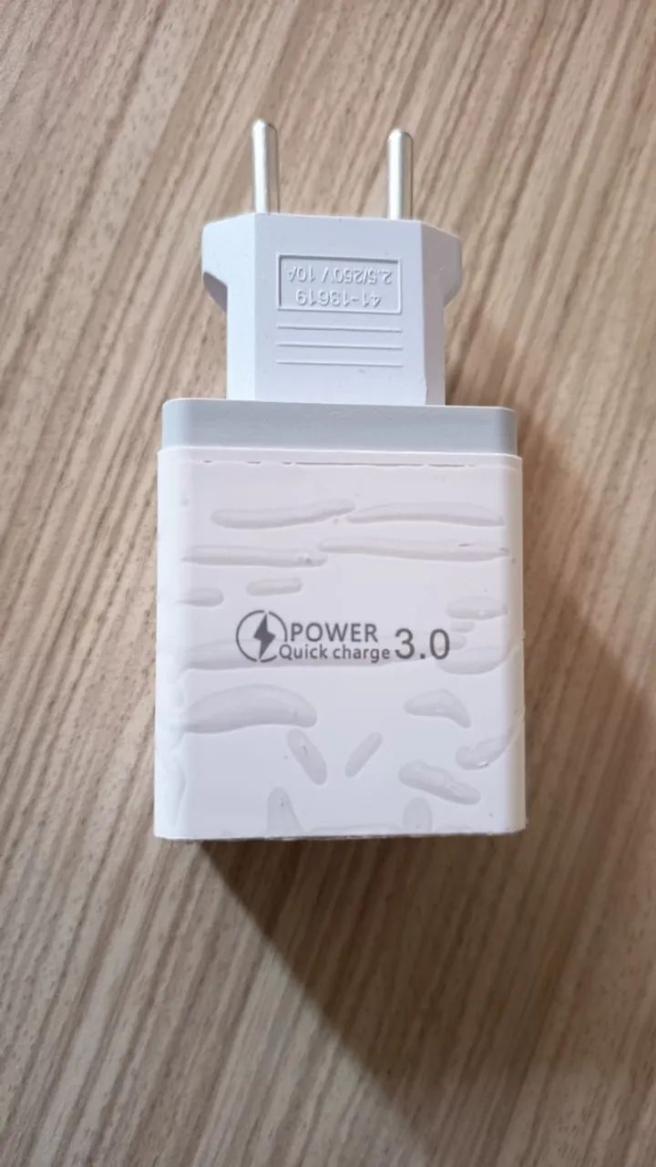Carregador 3 USB + PD Tipo-C Turbo 48W PD Quick Charge 3.0