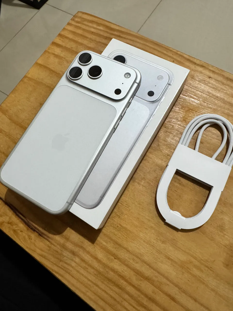 iPhone 17 pro Max 256GB Silver novo lacrado - Celulares e