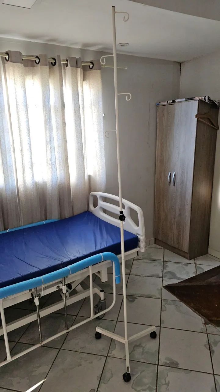 Cama 3 manivelas + colchão pneumático + cadeira roda + banho + muleta + suporte soro - Foto 4