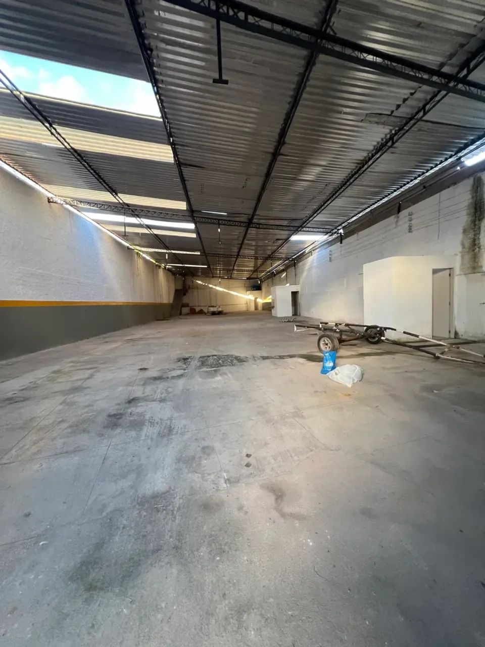 ALUGA-SE OU VENDE-SE GALPÃO COMERCIAL  BAIRRO DO PRADO - Foto 4