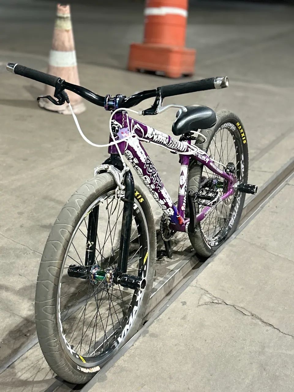 Vendo perifa aro 26 montada pra grau e rl - Foto 3