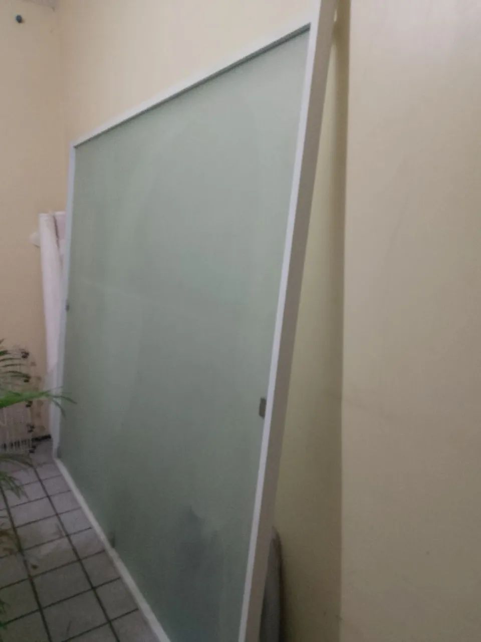 Divisória de vidro com alumínio branco 