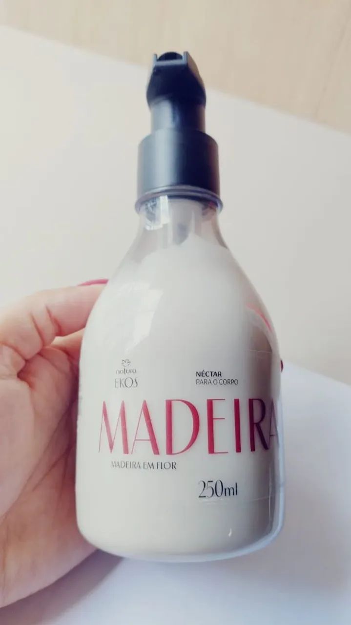 Creme hidratante madeira em flor 