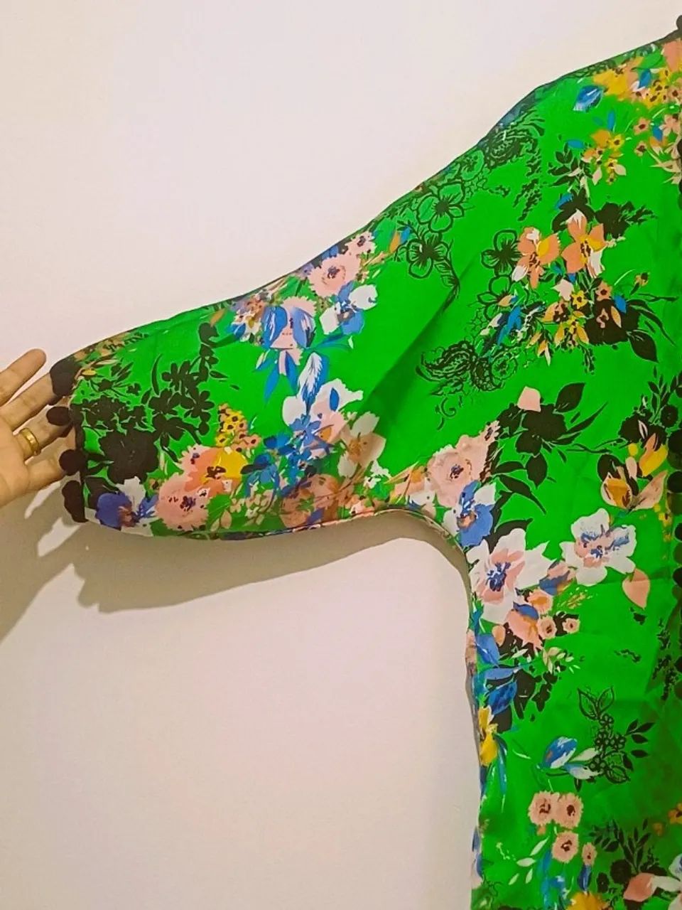 Blusa Feminina Kimono Floral Com Pompons Tecido Estampado - Foto 4