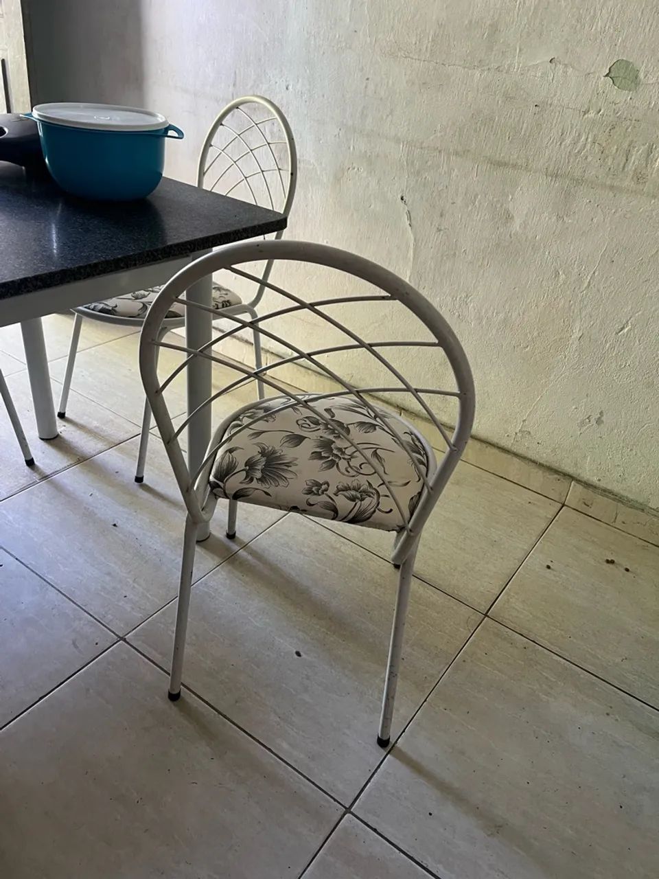 MESA COM 4 CADEIRAS COM PEDRA DE GRANITO - Foto 3