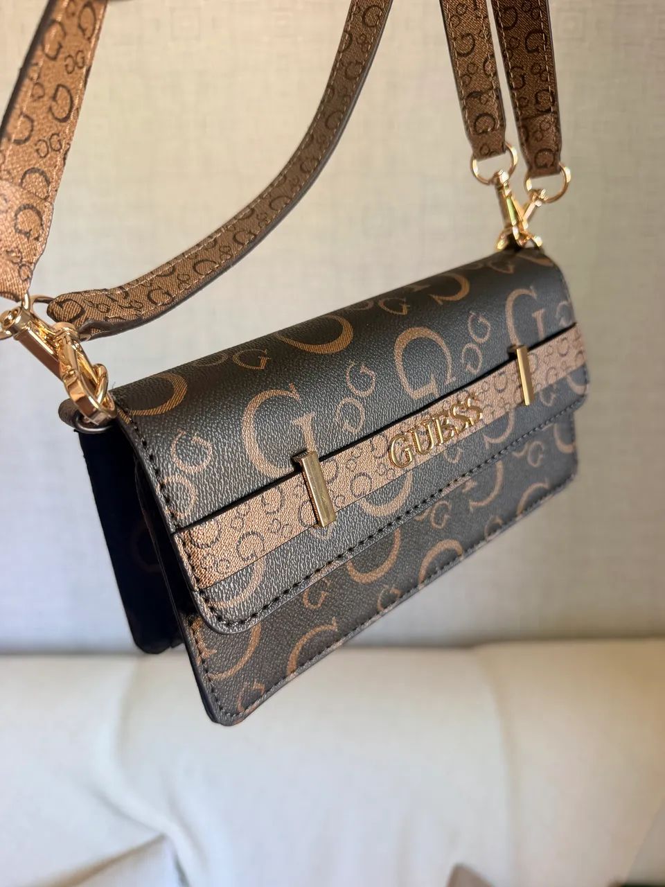 Bolsa transversal GUESS