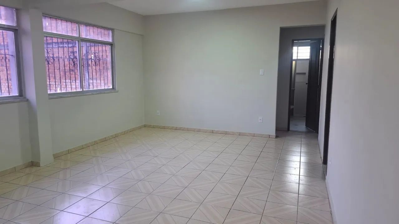 ALUGA-SE APARTAMENTO com 3 QUARTOS 