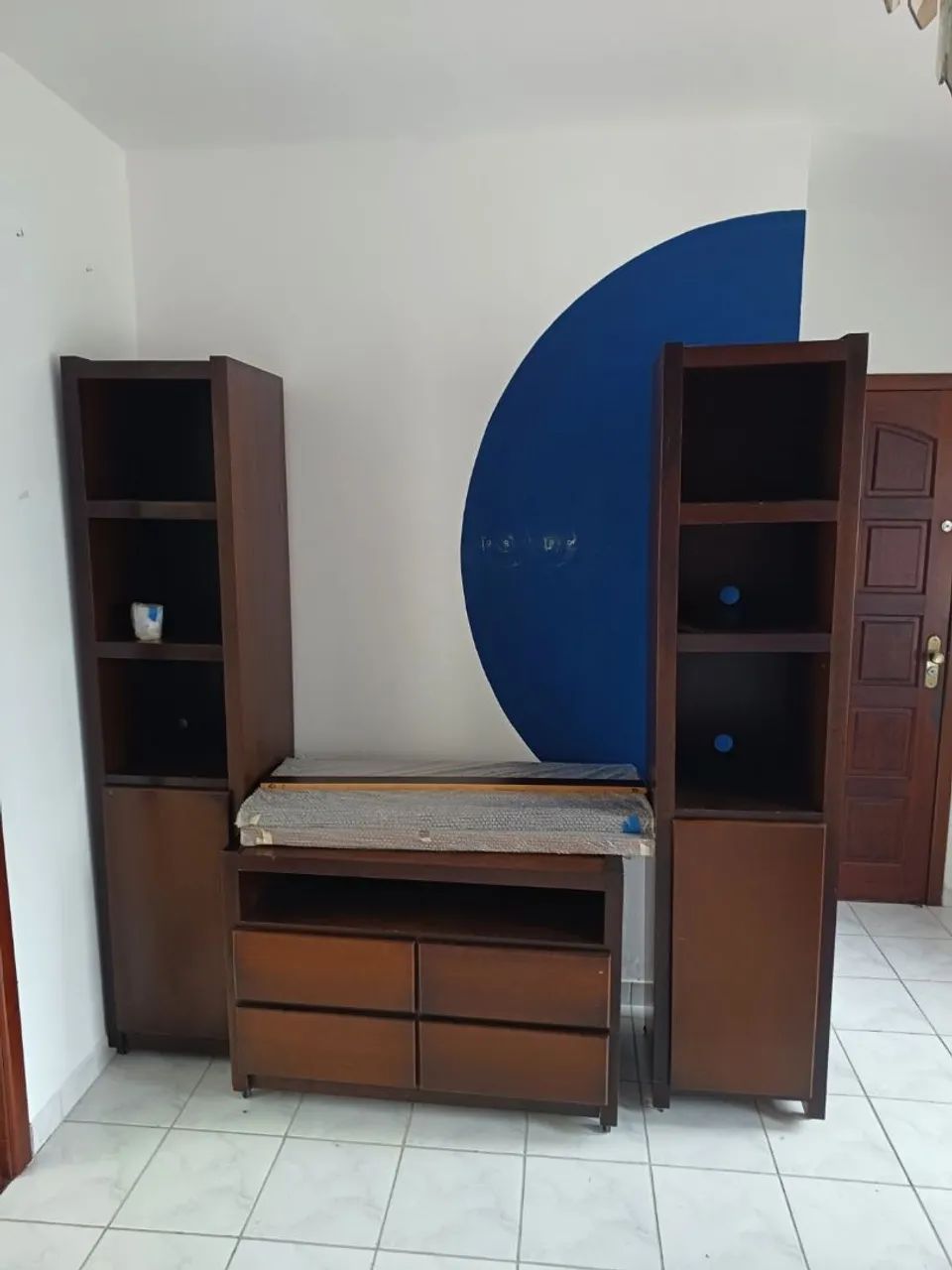 Estante em Madeira Maciça