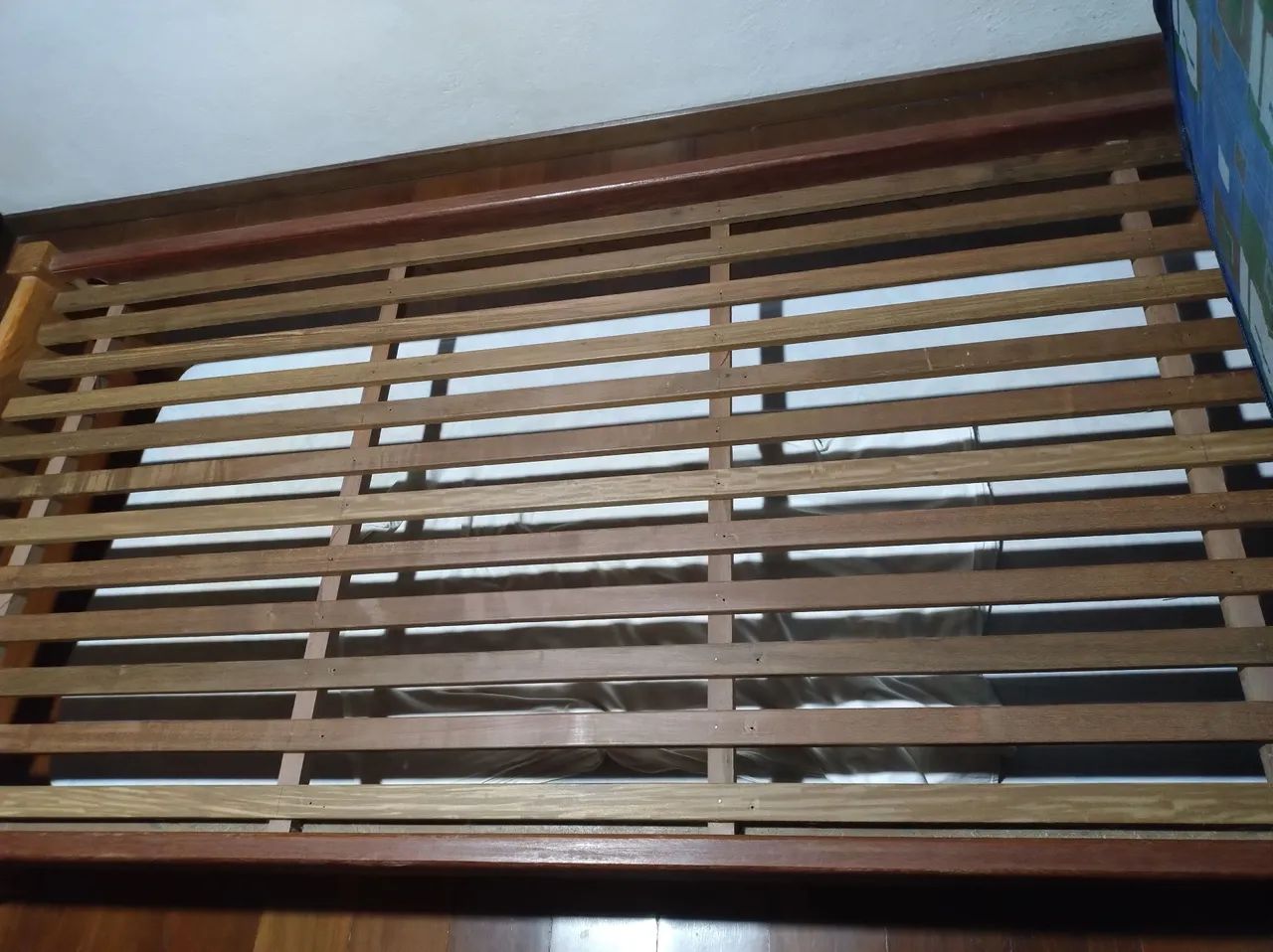 cama de solteiro de madeira 