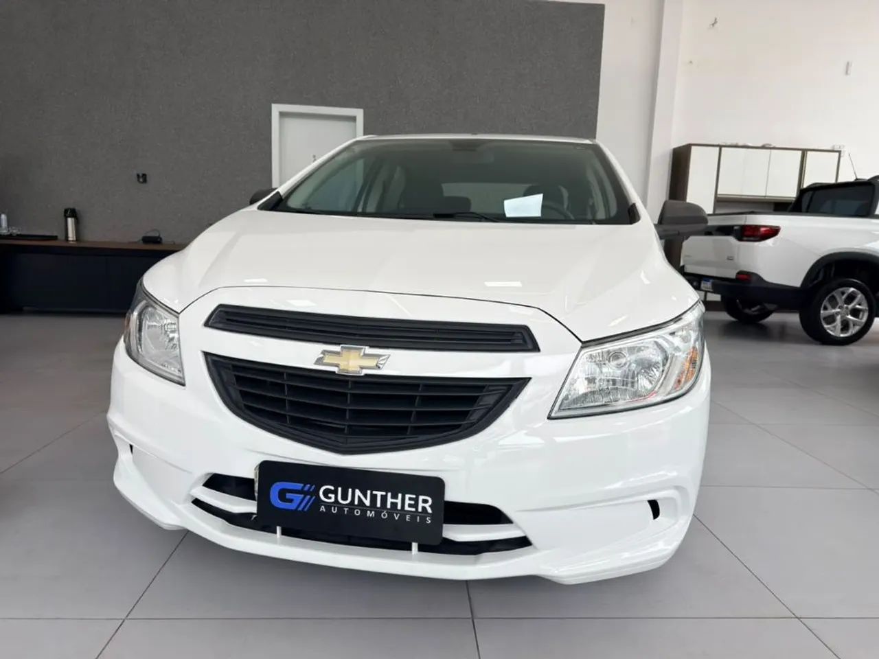 Chevrolet Onix JOY Hatch 1.0 8V Flex Mec. 4P 2017 - Foto 3