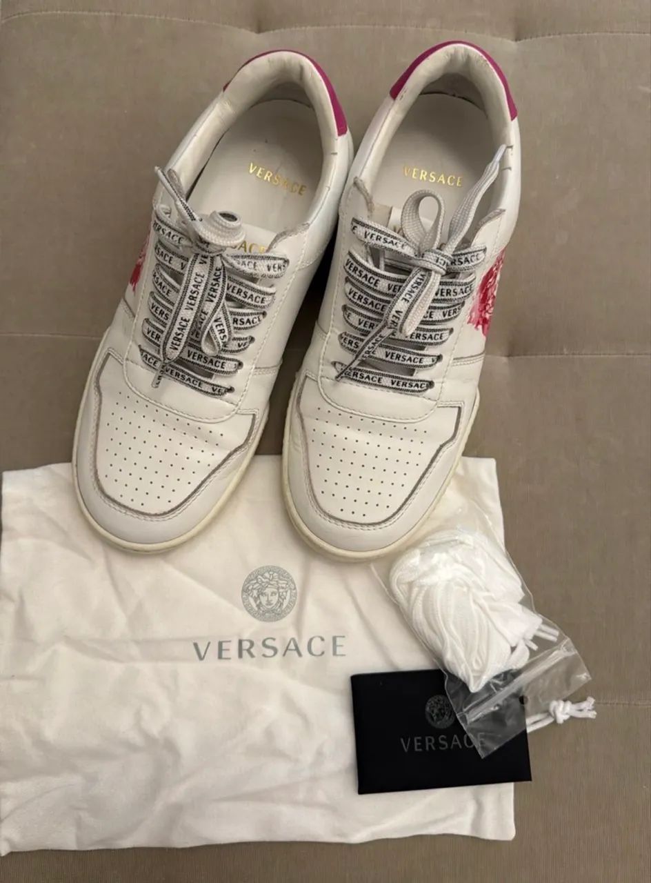 tênis Versace feminino em couro branco