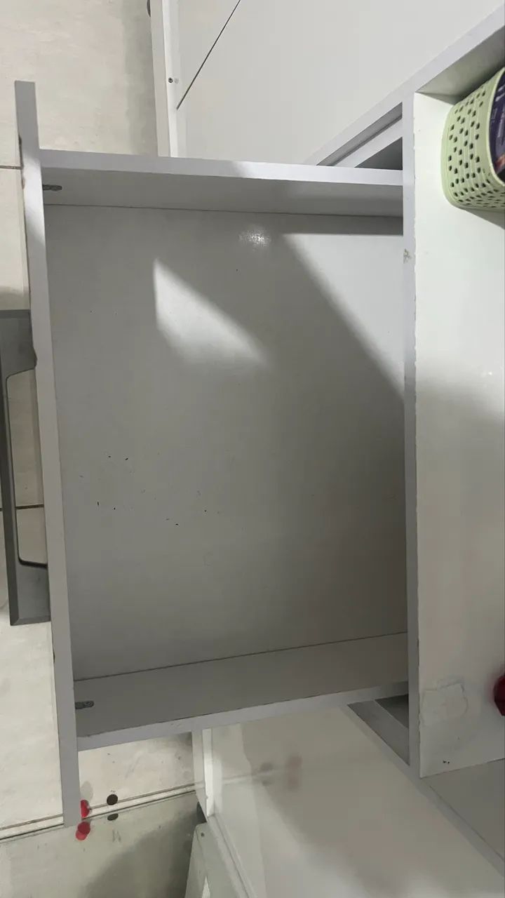 Guarda roupa branco 