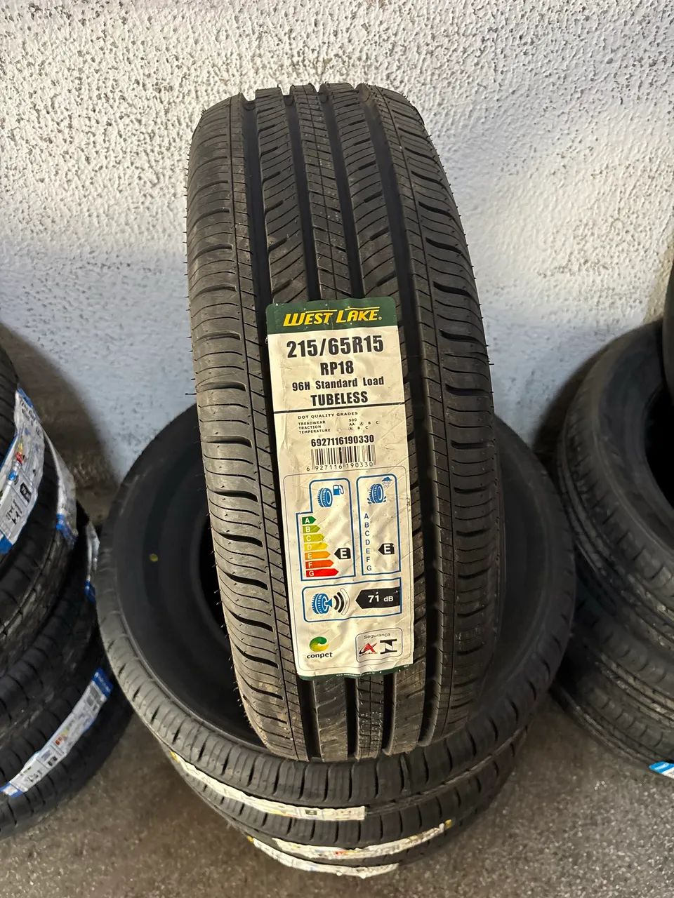 Pneus 215/65r15 novos - Peças para carros, vans e utilitários