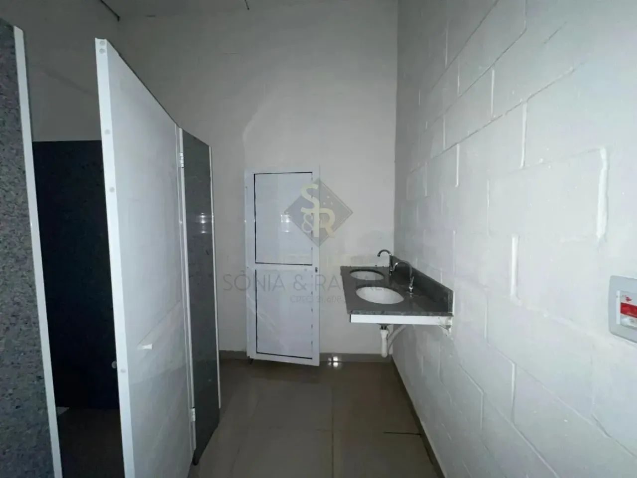 Galpão comercial com mais de 1.800m² de área útil para alugar no bairro Recreio Anhanguera - Foto 9