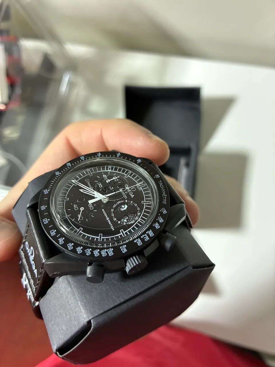 Relógio Swatch x Omega Bioceramic Moonswatch Mission Moonphase Snoopy Black - Foto 2