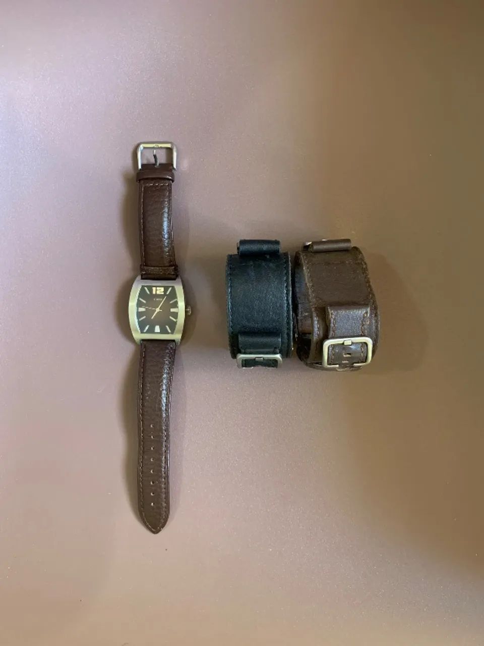 Relógio pulseira de couro Guess