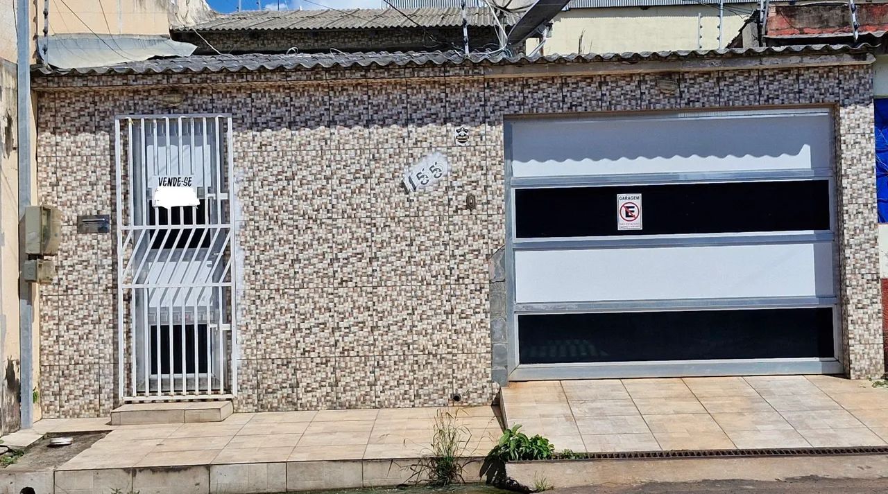 VENDE-SE CASA NO CENTRO