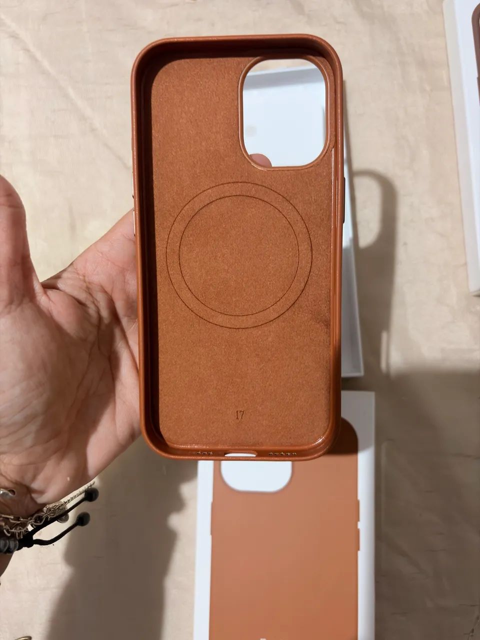 Case Magsafe de Couro Para Internet 17 Nunca usada  - Foto 4