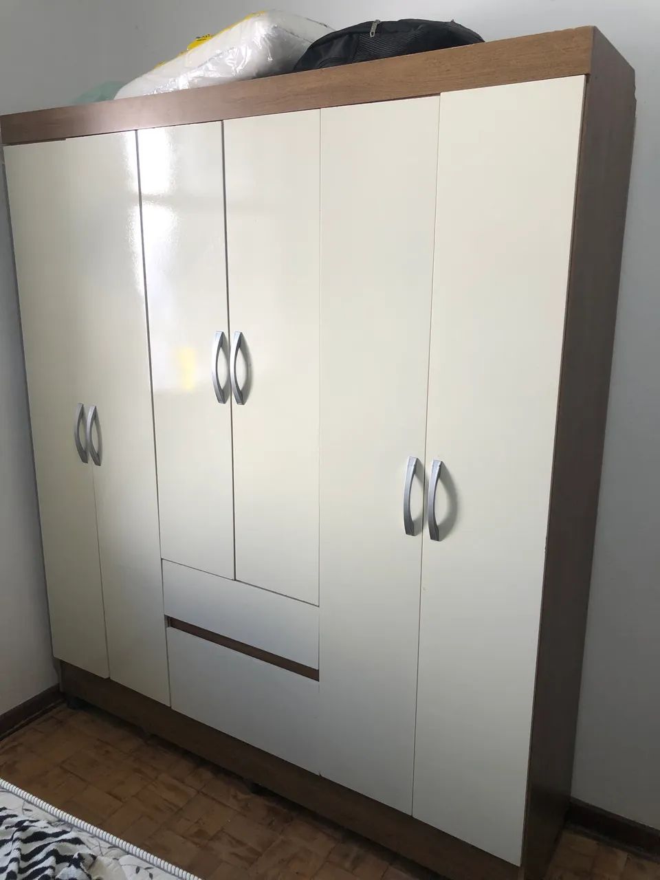 Guarda roupa de solteiro 
