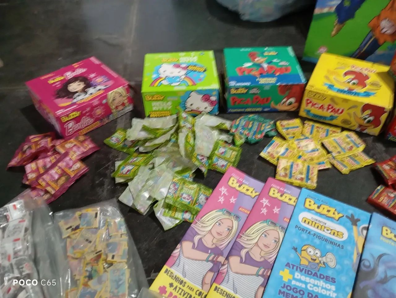 Figurinhas embalagens e caixas do chiclete Buzzy - Foto 3