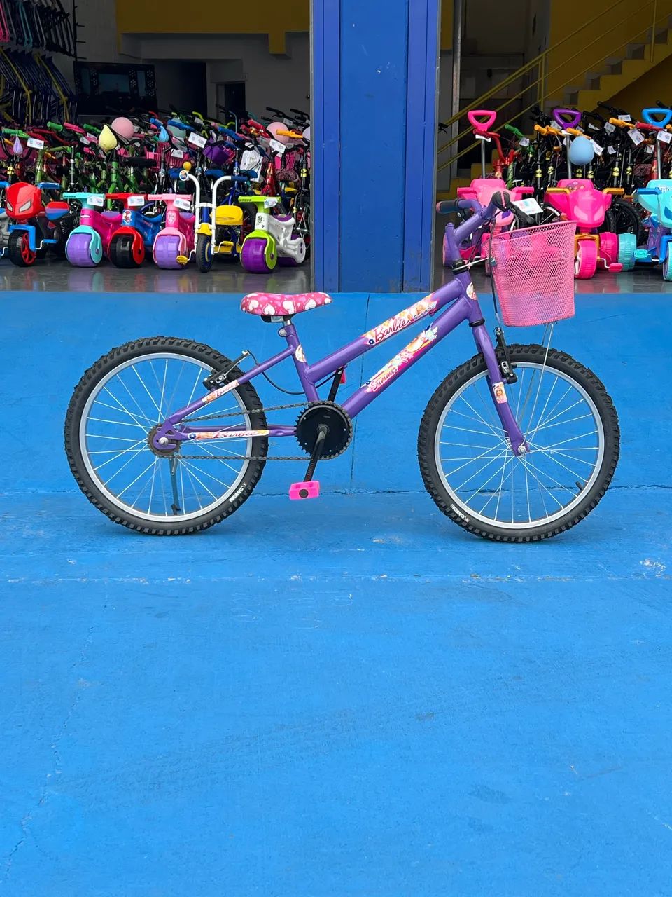 Bicicleta da Barbie aro 20 seminova  - Foto 2